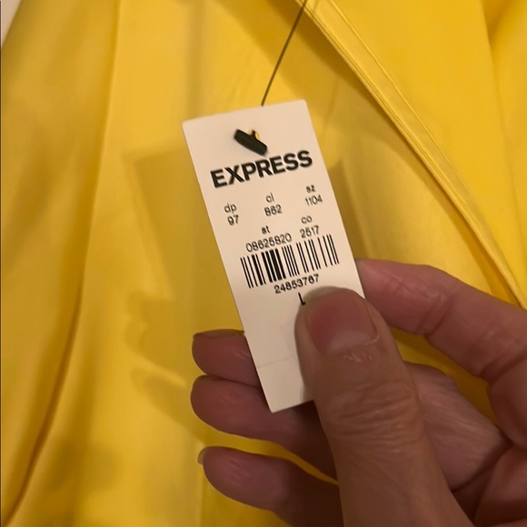 NWT Express Yellow Ruched Flutter Sleeve Blouse Friday special 🌸🌸$6 - Picture 4 of 5